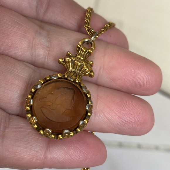 Vintage Goldette NY Three Strand Intaglio Glass Cameo Necklace - Picture 7 of 7